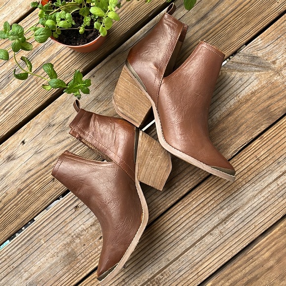 Not Rated Shoes - ✨🌵🤠 not rated Almond Toe Heeled V Cut Ankle Boot booties 🤠🌵✨